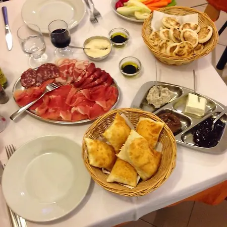 بيت ريفي Laghi Paradiso *